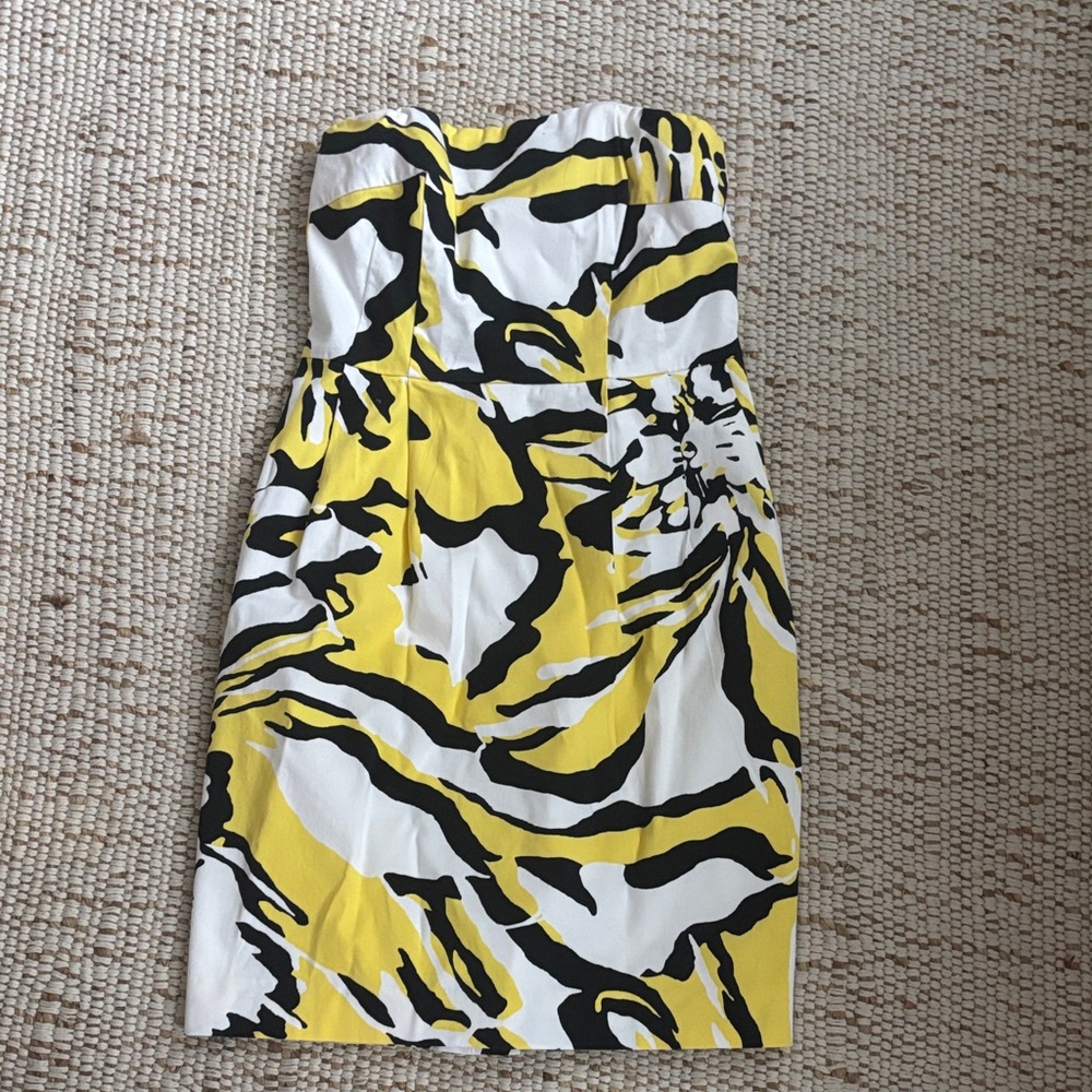 Elegant Strapless Dress in Yellow and Black